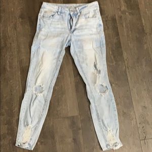 Mid rise boyfriend ripped pants (run small)